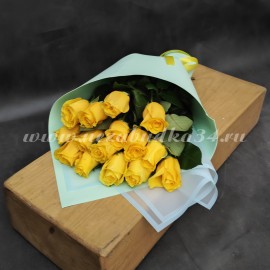15 фирменных желтых роз в стильной упаковке #2